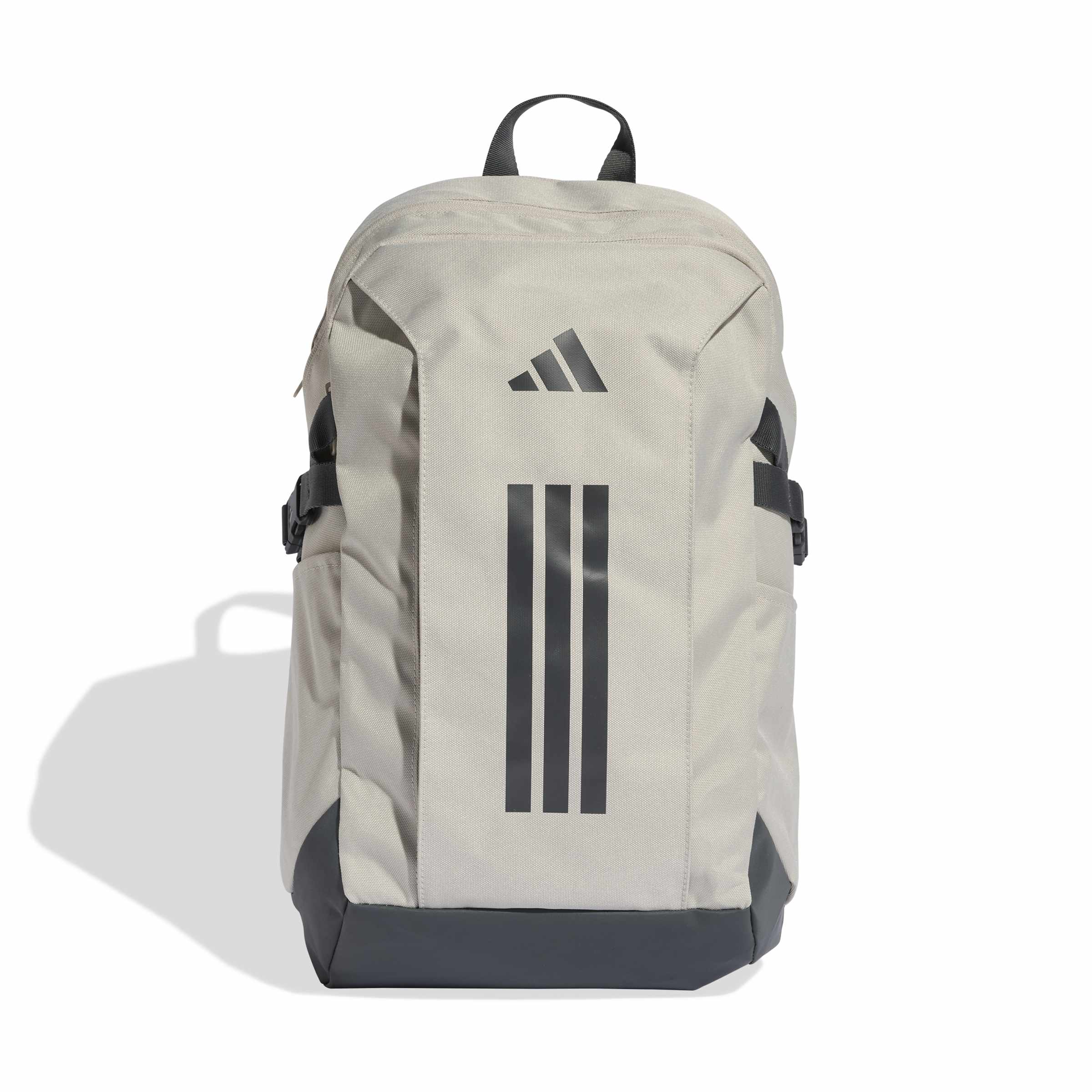 Mochila esportiva Adidas bege com detalhes em cinza escuro, vista frontal com logotipo preto e três listras verticais